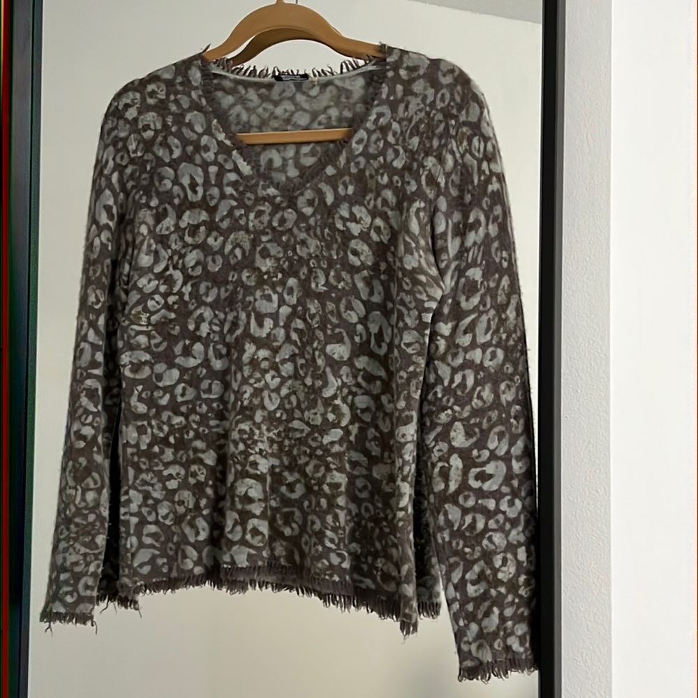 Elegant cashmere animal print sweater